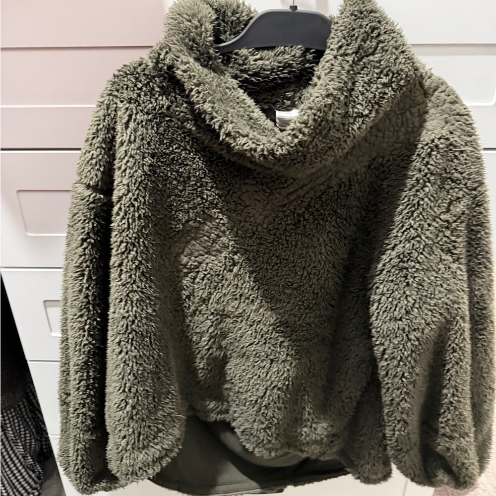 LULULEMON Cozy Olive Green Sherpa Pullover
